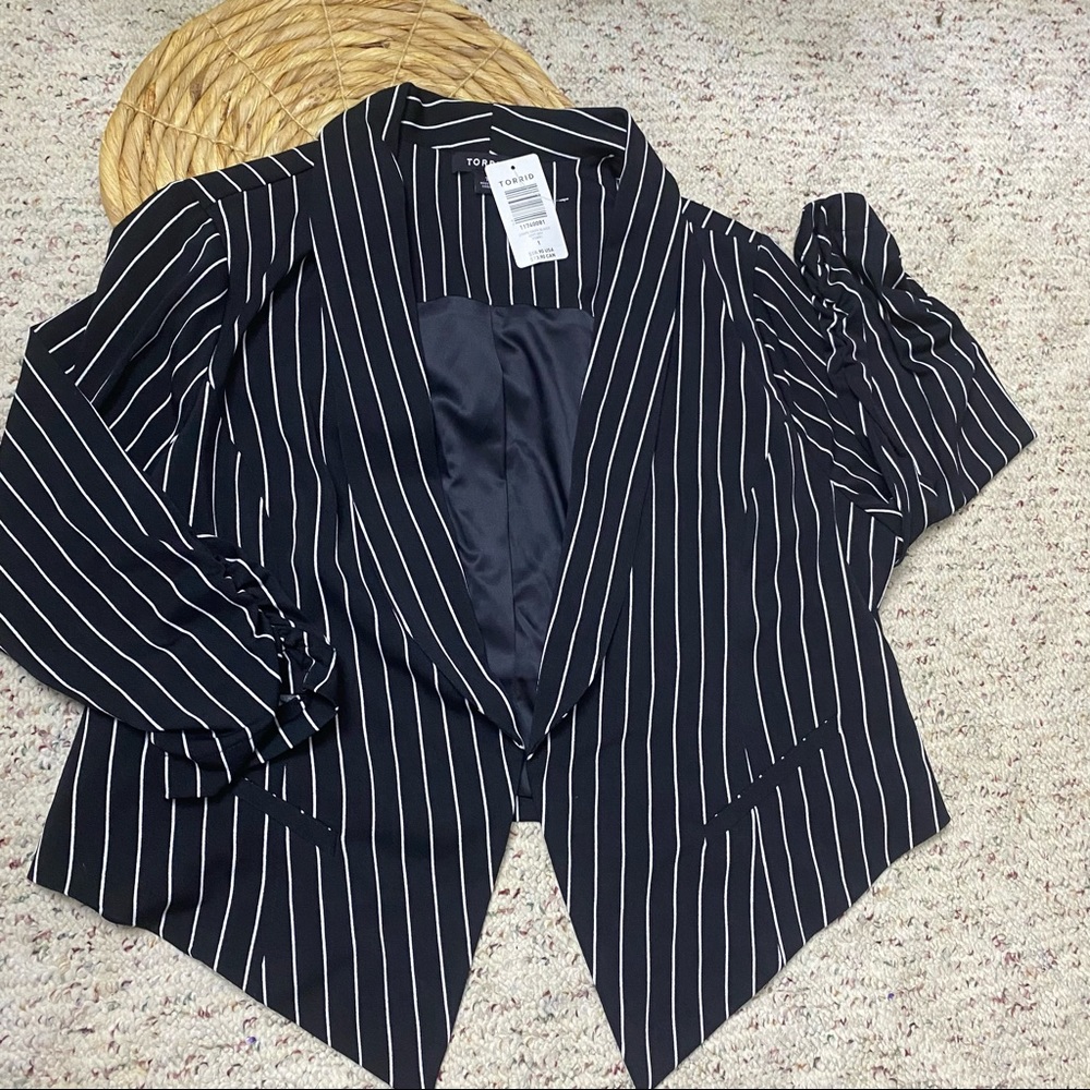 Torrid Cropped Pinstripe Blazer Sz 1 NEW With Tags
